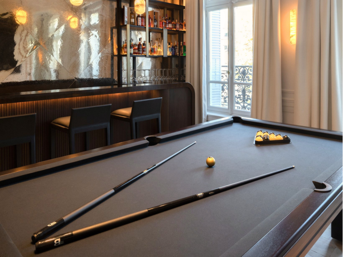 Billard lounge haut de gamme avec bar intégré